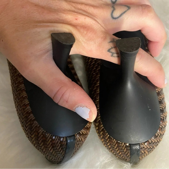 Stuart Weitzman women’s brown‎ basket  weave heels in size 8 - Picture 9 of 11